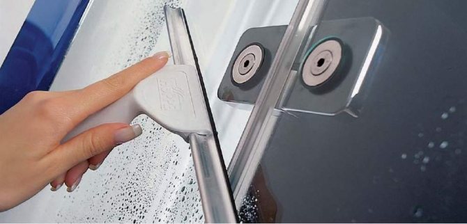 Comment bien entretenir une cabine de douche - avec quels moyens et comment la laver?