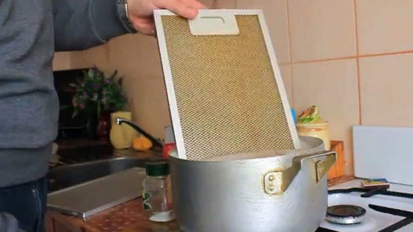 Comment laver le filtre de la hotte