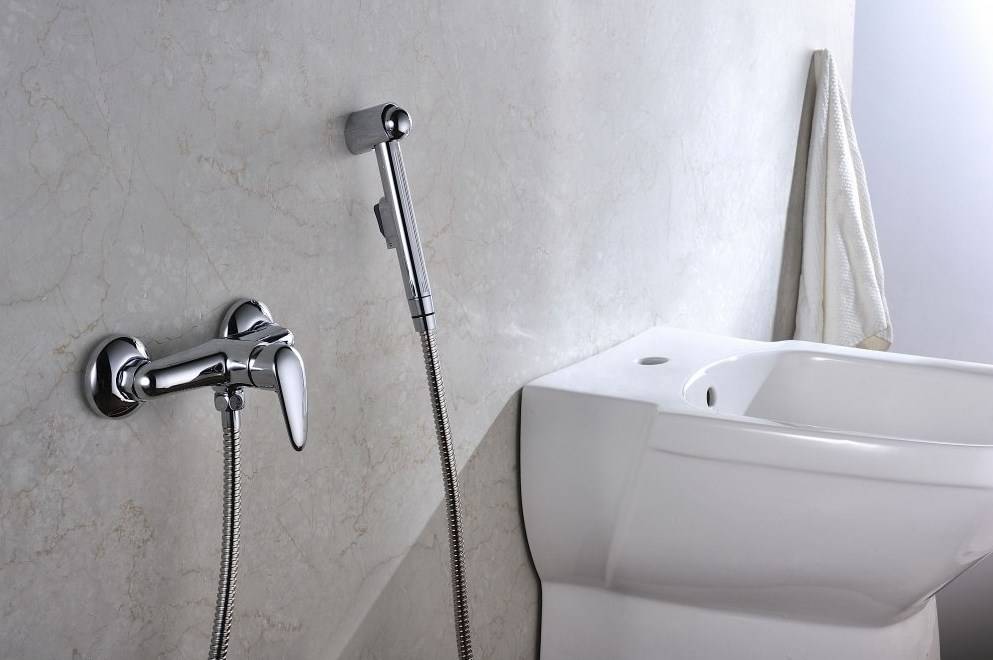 Douche hygiénique avec mitigeur encastré : installation et modèles à faire soi-même