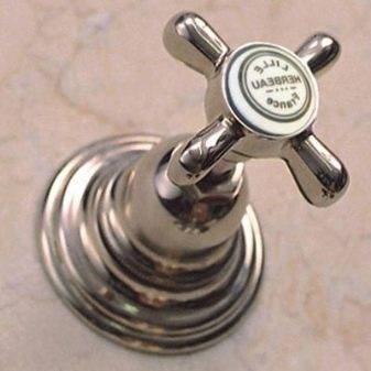 Comment installer indépendamment un robinet encastré (dans le mur)?