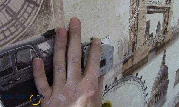 Chauffage au sol sous stratifié sur un sol en béton : nuances de design + notice de pose détaillée