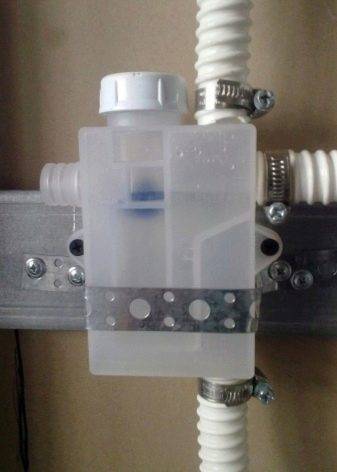 Où vidanger l'eau du climatiseur: normes et options pour un dispositif de drainage pour un système divisé