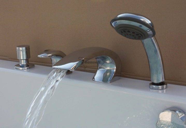 Mitigeur cascade cascade : appareil, avantages et inconvénients + revue des meilleurs fabricants