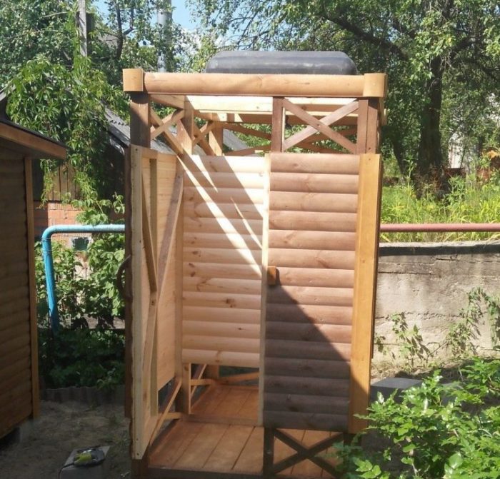 Réservoir pour une douche d'été : conseils pour choisir un modèle fini + comment construire un produit fait maison