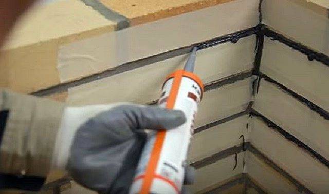 Mastic haute température pour fours : caractéristiques d'application + cinq meilleures offres