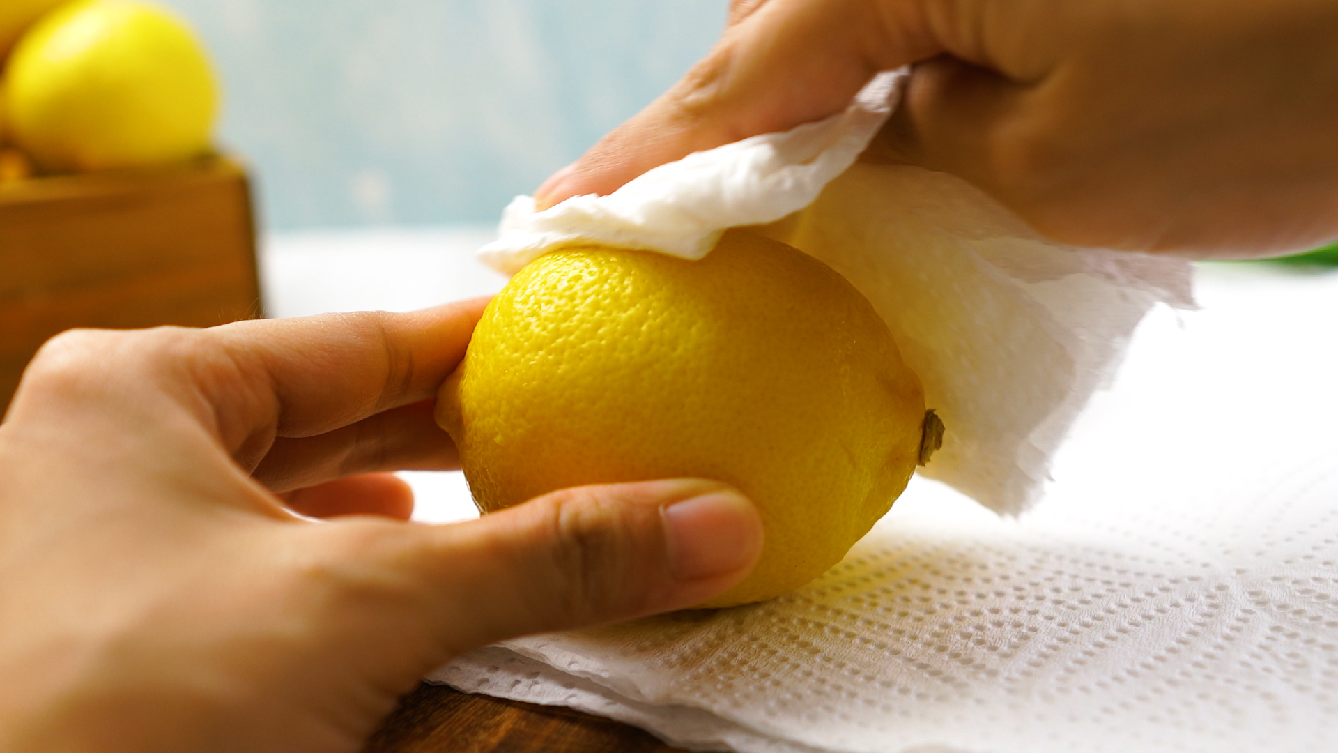 Comment nettoyer la bouilloire avec du citron de l'échelle à l'intérieur