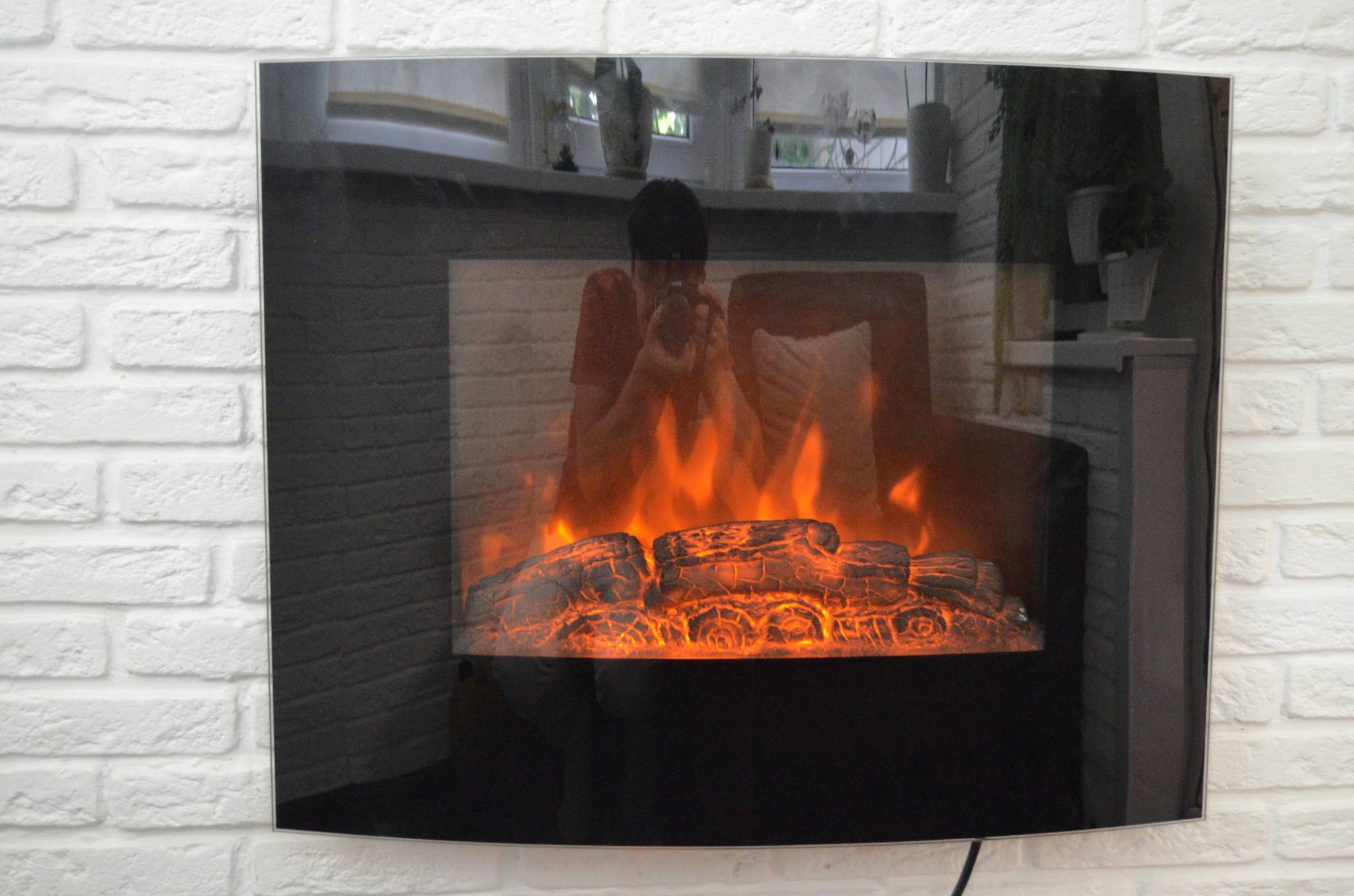 La cheminée électrique electrolux est votre alliée pour créer du confort dans votre maison. une photo