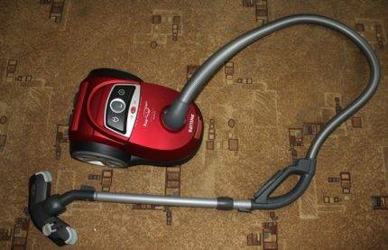 Présentation de l'aspirateur robot Philips FC8776 : nettoyer sans poussière, sans bruit et sans trop payer