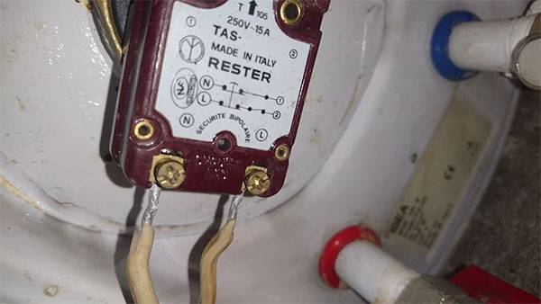 Comment entretenir un chauffe-eau inutilisé "Ariston"