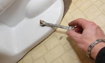 Comment installer une toilette à sortie horizontale ?