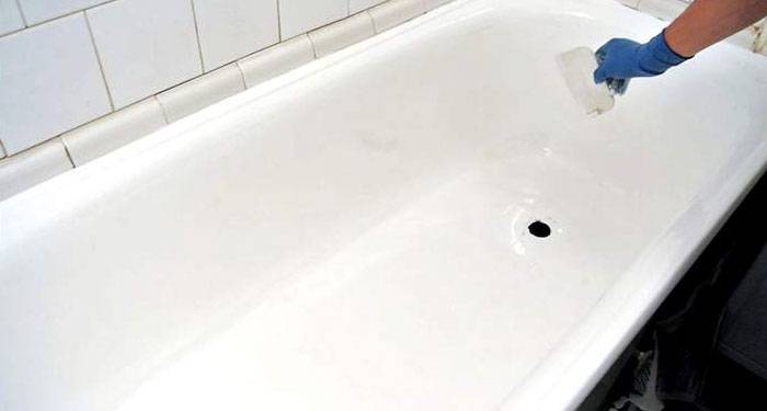 Acrylique de bain en vrac: sept compositions populaires pour la restauration + ce qu'il faut rechercher lors de l'achat