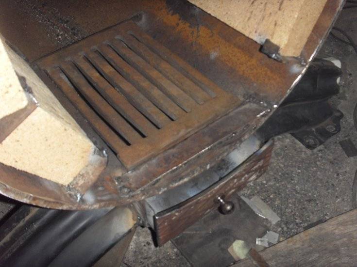 Four de garage à faire soi-même: un aperçu des meilleures options maison