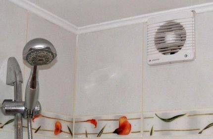 Comment faire une hotte dans une maison privée: exigences techniques et aperçu des règles d'installation