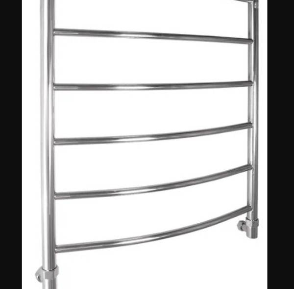 Quel porte-serviettes chauffant à eau est préférable de choisir: classement des modèles, matériau, forme, taille