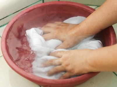 Comment faire de l'eau de Javel simple mais efficace pour le linge de lit DIY