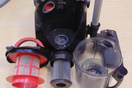 Test de l'aspirateur Bosch GS-10 : sur le qui-vive - cyclones compacts