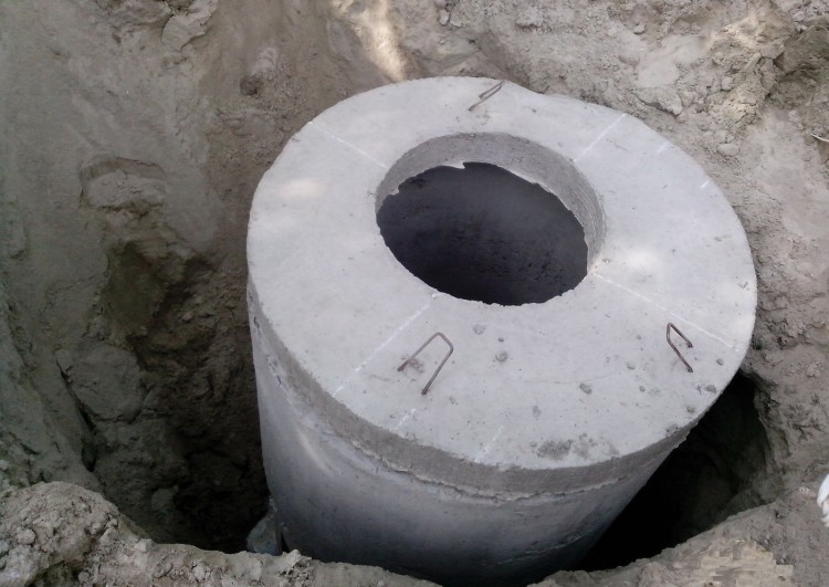 Comment une fosse de drainage en brique est construite: options et méthodes d'aménagement