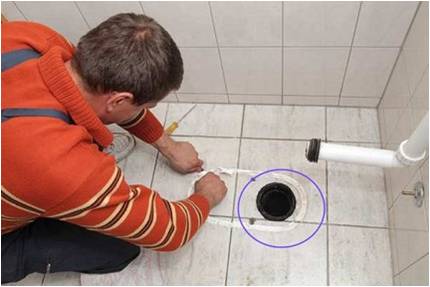 Comment installer une toilette avec une sortie oblique: notice technique détaillée