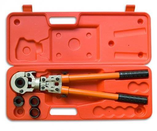 Pinces à sertir pour tubes métal-plastique - application, types