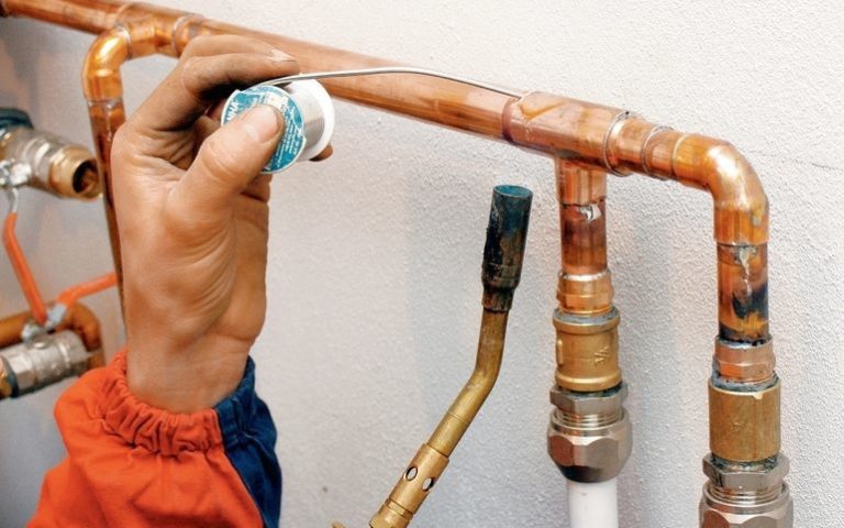 Installation de tuyaux de chauffage: caractéristiques de la sélection et de l'installation des tuyaux