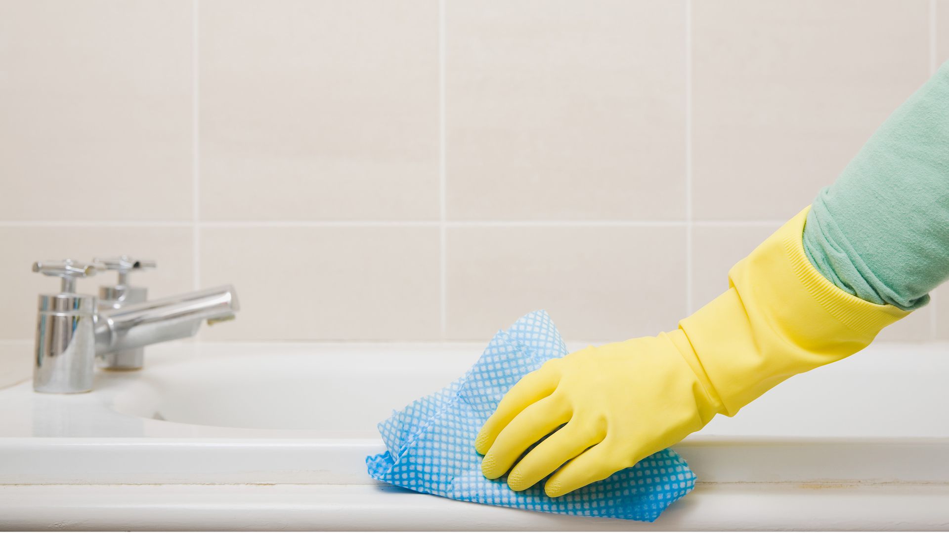 Méthodes de lutte ou comment nettoyer le calcaire dans la salle de bain à la maison