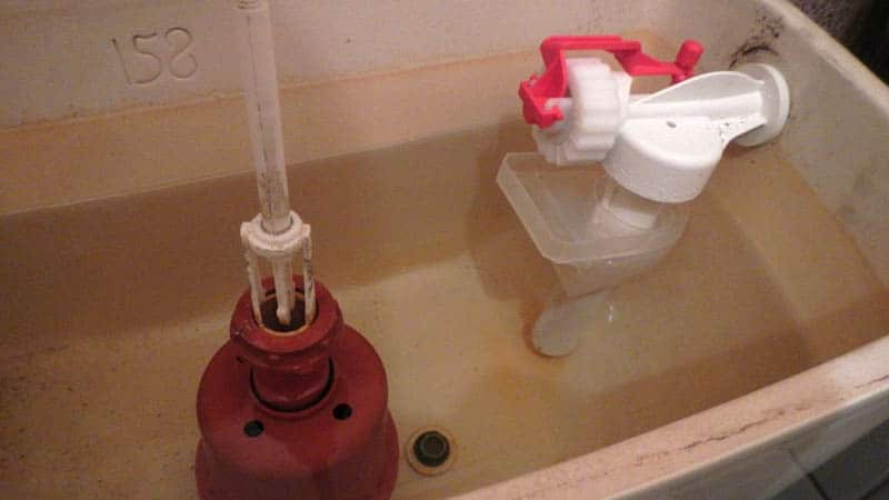 Comment réparer un réservoir de toilette : réparer les pannes les plus courantes