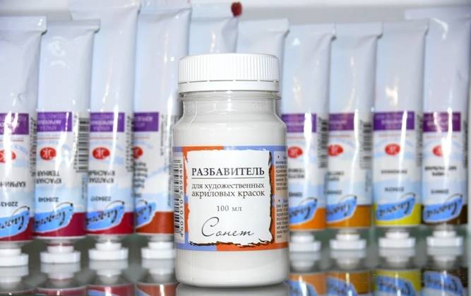 Acrylique de bain en vrac: sept compositions populaires pour la restauration + ce qu'il faut rechercher lors de l'achat