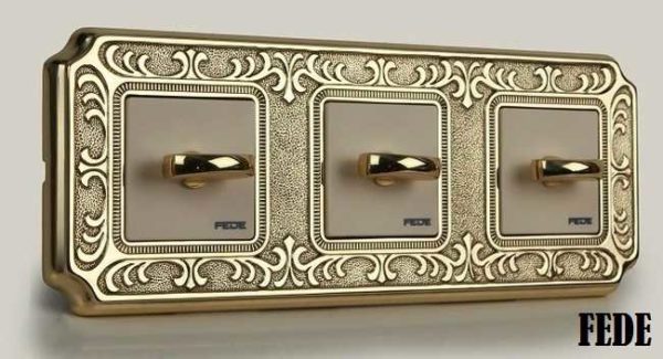 Câblage rétro ouvert dans une maison en bois: élégant et insolite