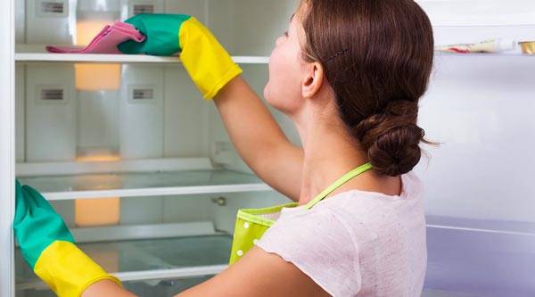 Guerre avec le royaume de la neige : comment enlever la glace du réfrigérateur sans décongeler