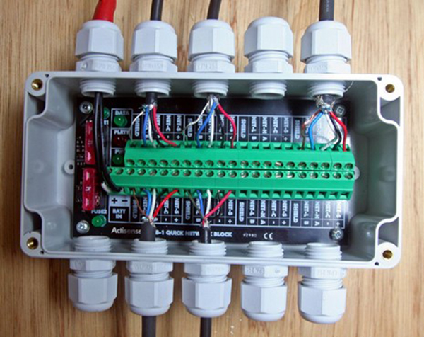 Boîte de jonction pour câblage extérieur et encastré : types, classification + instructions d'installation