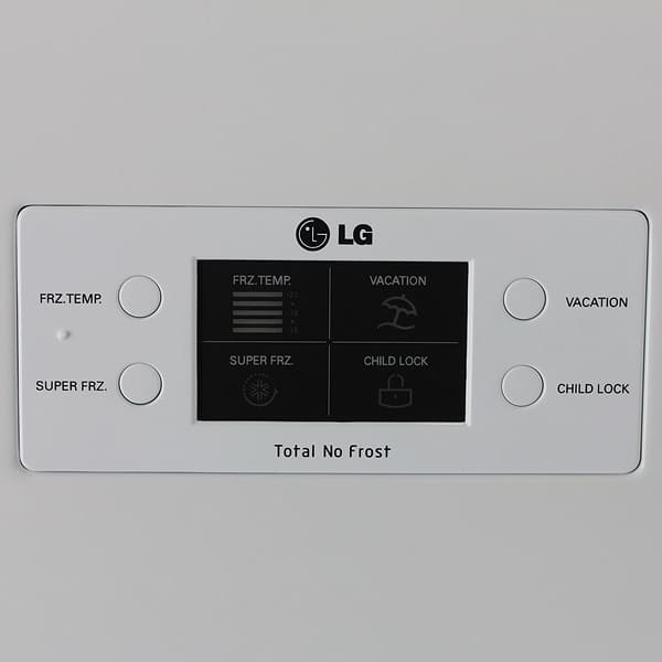 Quelle température devrait être dans le réfrigérateur et le congélateur: normes et normes