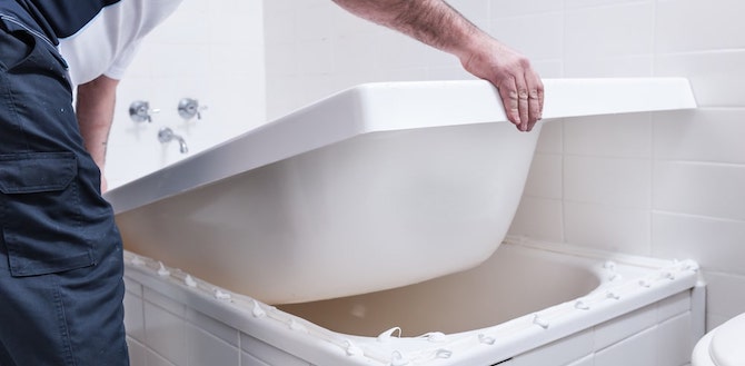 Comment nettoyer le bain du jaunissement à la maison