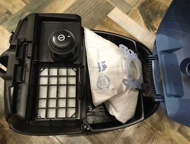 Vue d'ensemble d'un aspirateur avec dépoussiéreur Bosch GL30 BGL32003: une unité fiable dans l'assemblage de base