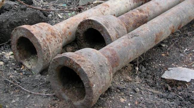 Tuyaux en PVC pour les eaux usées extérieures: types, tailles, avantages et inconvénients