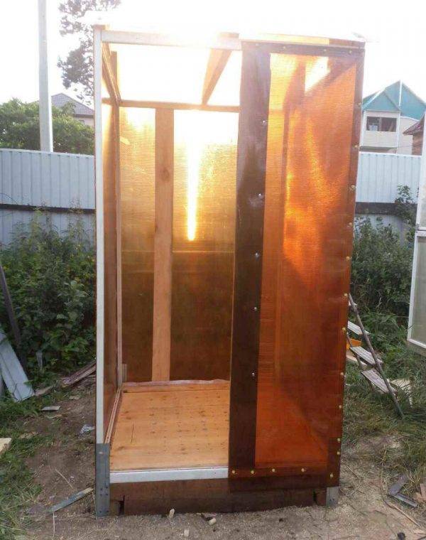 Douche d'été à faire soi-même - construction étape par étape d'une structure de cadre