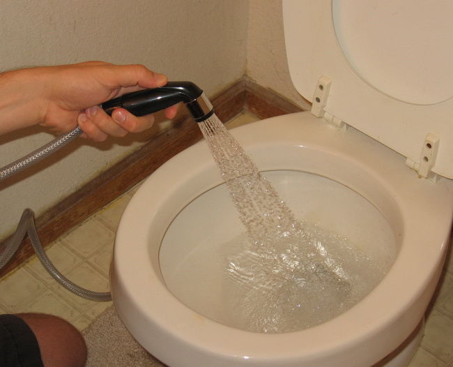 Installer un bidet de vos propres mains: les spécificités de l'installation et de la connexion aux communications