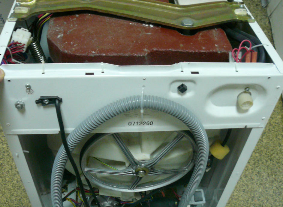 Amortisseurs dans une machine à laver: réparation et remplacement à faire soi-même. comment supprimer et vérifier? comment lubrifier l'amortisseur?