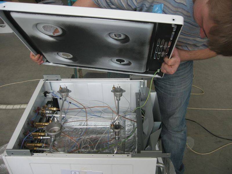 Réparation de plaques en vitrocéramique: les principales causes de dysfonctionnements et leur élimination par soi-même, ainsi que le coût de remplacement des pièces individuelles dans les centres de service