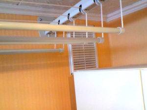 Ventilation dans l'armoire: caractéristiques de la disposition de la hotte dans le dressing et le placard