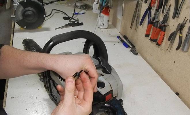 Pourquoi la tondeuse ne démarre pas: les causes du dysfonctionnement et comment les réparer