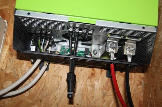 Panneaux solaires pour chalets et maisons d'été: types, principe de fonctionnement et procédure de calcul des systèmes solaires