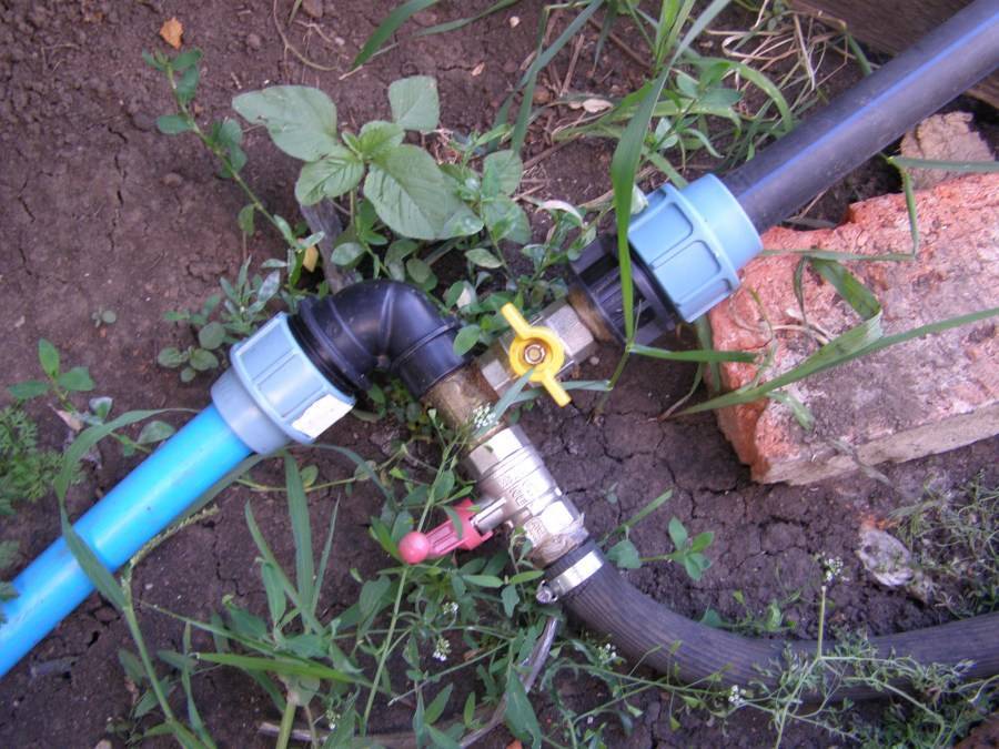 Approvisionnement en eau d'été à faire soi-même dans le pays: raccordement