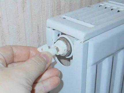 Qu'est-ce qu'une grue Mayevsky, pourquoi est-elle nécessaire et comment l'installer correctement