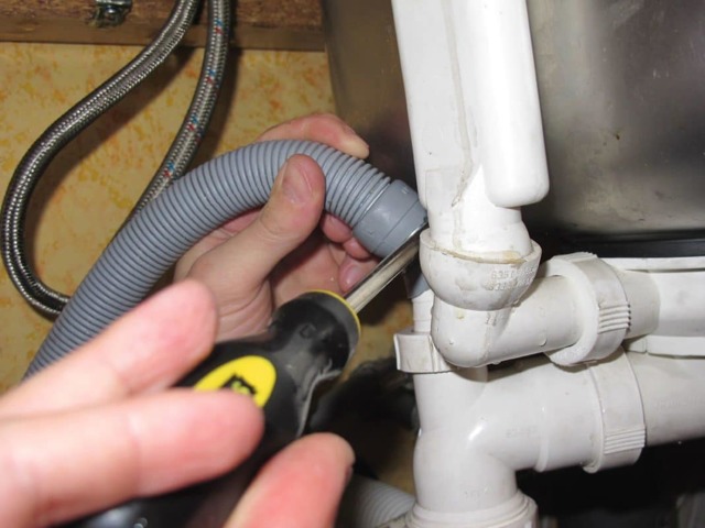 Types de siphons pour machines à laver: comment se connecter