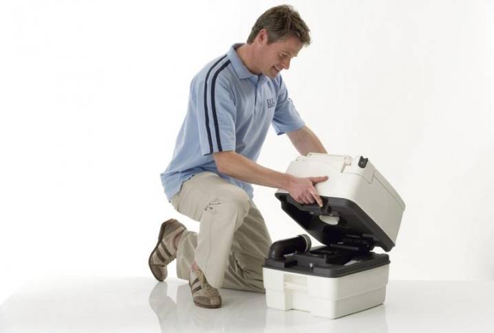 Qu'est-ce qu'un placard sec: le principe de fonctionnement et les spécificités de l'utilisation de la plomberie autonome