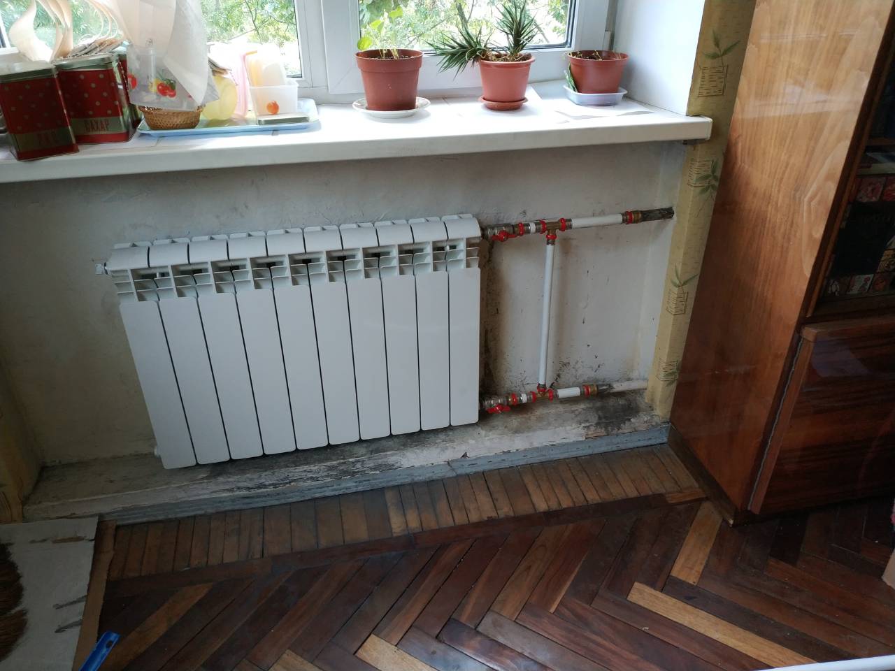 Installation de radiateurs de chauffage bimétalliques Installation de bricolage, vidéo