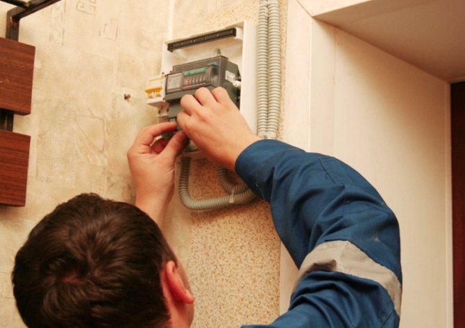 Remplacement d'un compteur électrique dans une maison privée: qui le produit et à qui faut-il payer