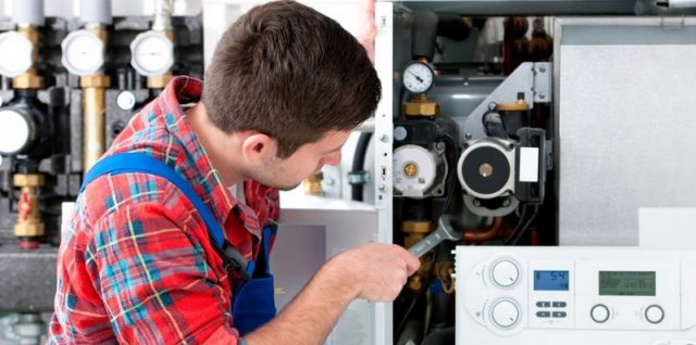 L'eau coule d'une chaudière à gaz : que faire si l'équipement du système de chauffage fuit