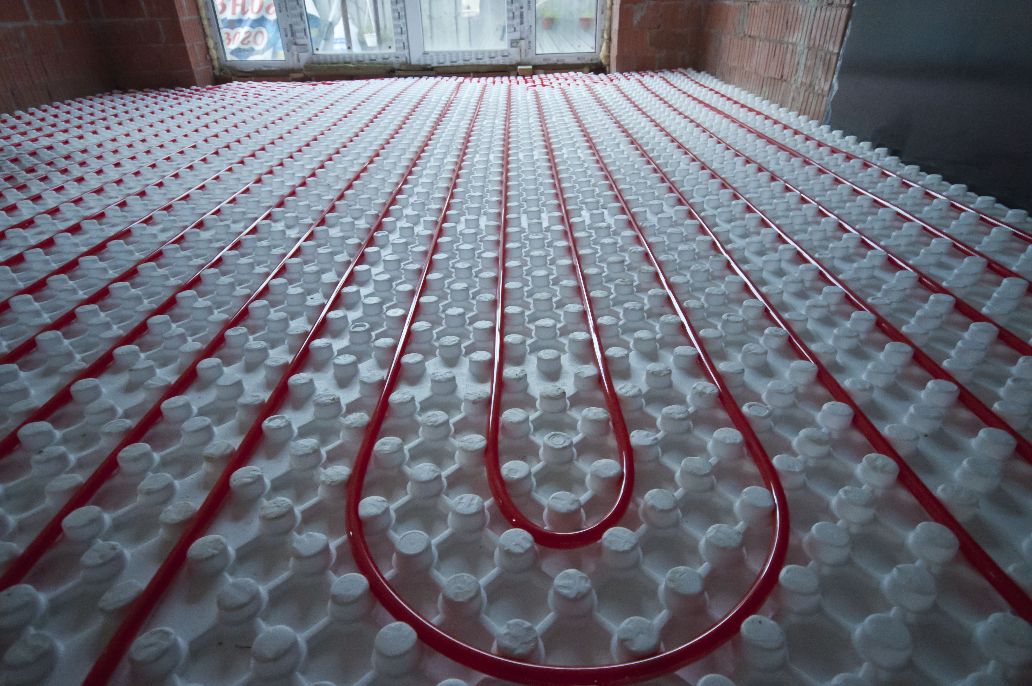 Pose des tuyaux de chauffage au sol : étape de pose, bonne fixation, secrets d'installation