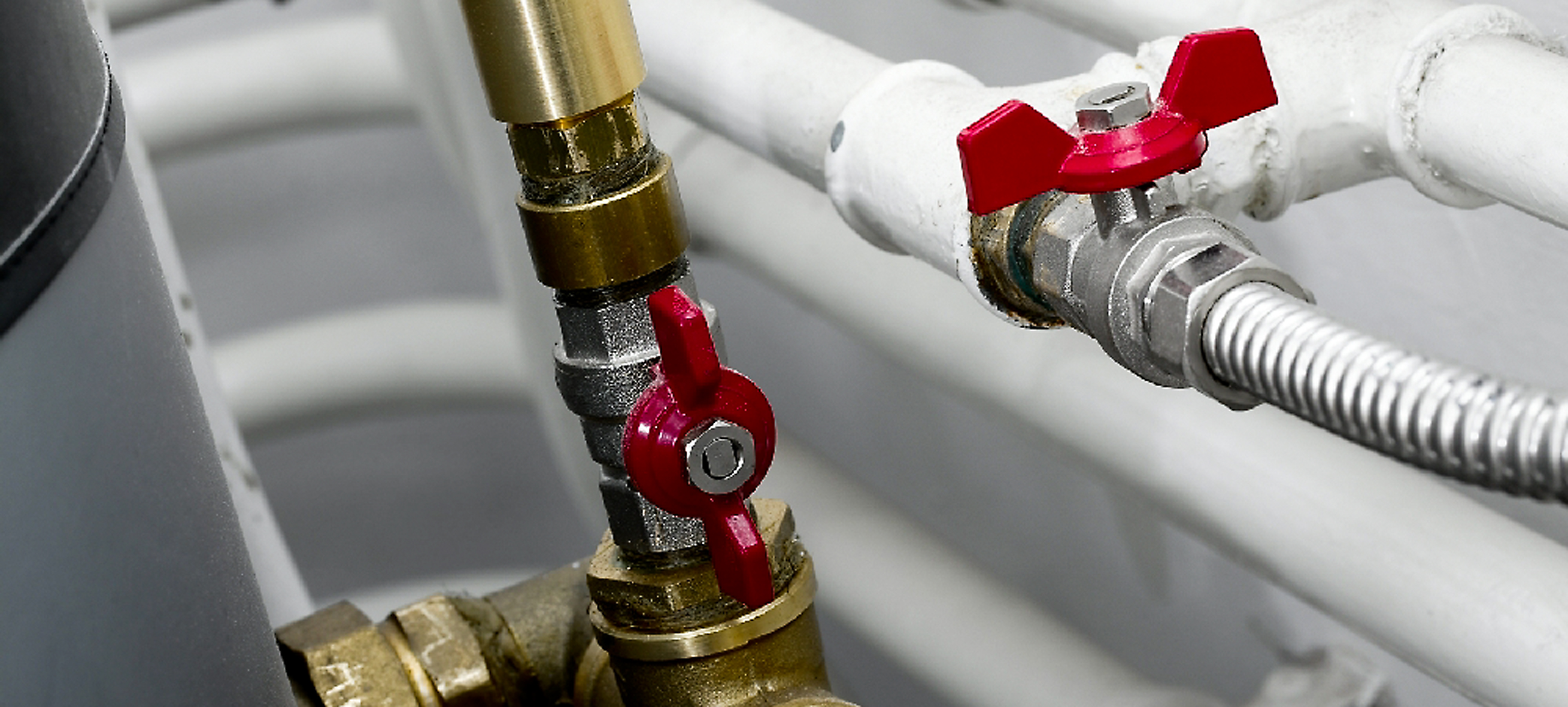 Attacher un radiateur de chauffage aux normes et exigences, instructions étape par étape, conseils